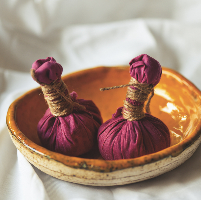 Ayurveda,Massage,Powder,Pads,-,Kizhi.,Body,Care.,Spa,Body